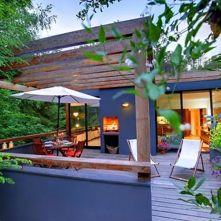 Villa Sleeps 4 *
